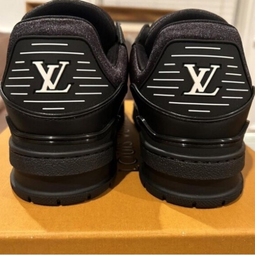 Louis Vuitton Black and White Men's Sneakers - Picture 4 of 5